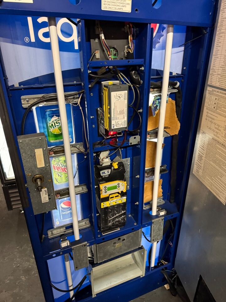 Vendo-621-HVV-Pepsi-Drink-Vending-Machine-3.jpg